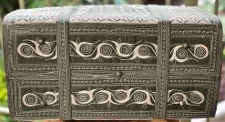 show bottom of travel bag