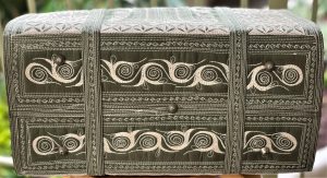 show bottom of travel bag